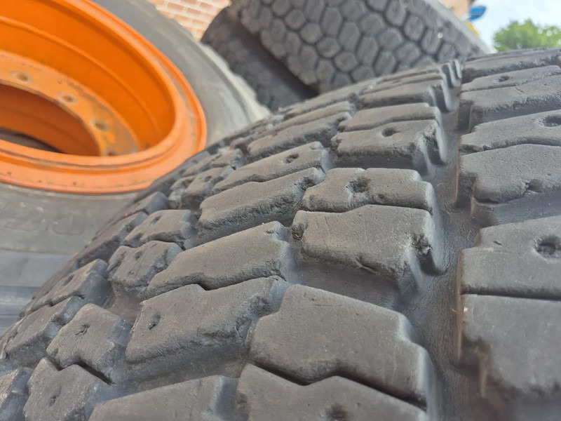 Bridgestone 20.5R25 - Reifen: das Bild 4 Bridgestone 20.5R25 - Reifen: das Bild 4