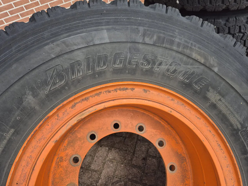Bridgestone 20.5R25 - Reifen: das Bild 5 Bridgestone 20.5R25 - Reifen: das Bild 5