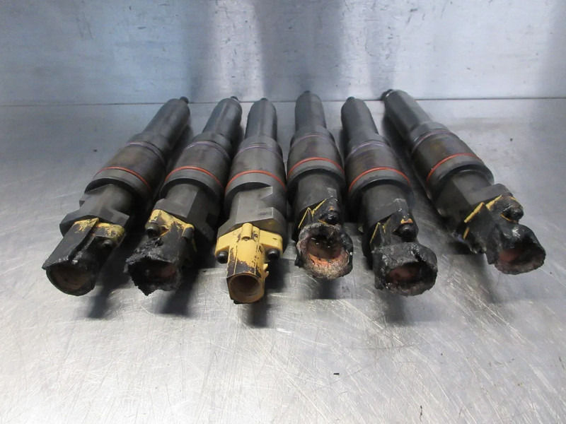 DAF 2047600 INJECTORS MET BESCHADIGING BRAND BOVE DAF 530 MODEL 2020 - Kraftstofffilter für LKW: das Bild 3 DAF 2047600 INJECTORS MET BESCHADIGING BRAND BOVE DAF 530 MODEL 2020 - Kraftstofffilter für LKW: das Bild 3