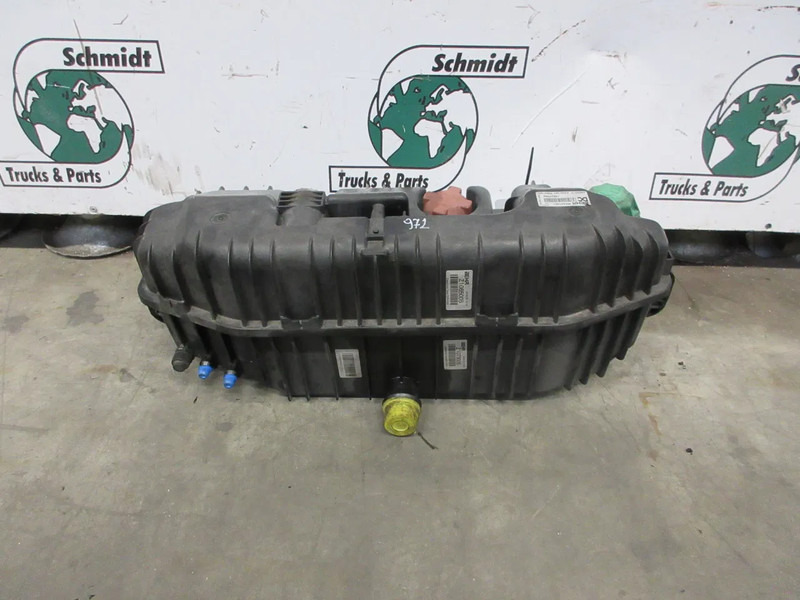 Mercedes-Benz A 960 501 90 03 WATERTANK MERCEDES BENZ 1833 MP4 EURO 6 - Ausgleichsbehälter für LKW: das Bild 3 Mercedes-Benz A 960 501 90 03 WATERTANK MERCEDES BENZ 1833 MP4 EURO 6 - Ausgleichsbehälter für LKW: das Bild 3