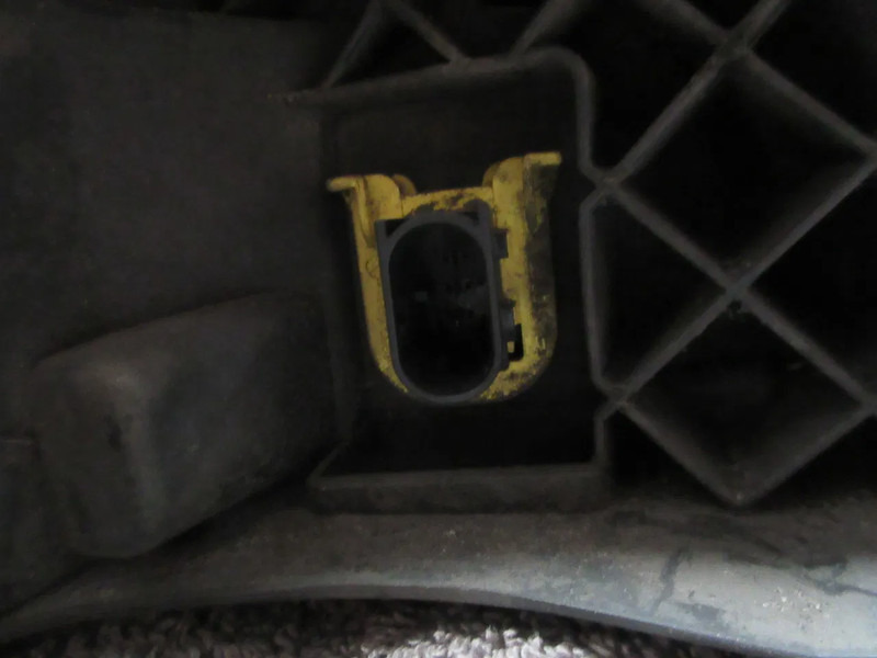 Volvo 21221152 MISTLAMP VOLVO FH SERIE EURO 6 MODEL 2020 - Nebelscheinwerfer für LKW: das Bild 5 Volvo 21221152 MISTLAMP VOLVO FH SERIE EURO 6 MODEL 2020 - Nebelscheinwerfer für LKW: das Bild 5