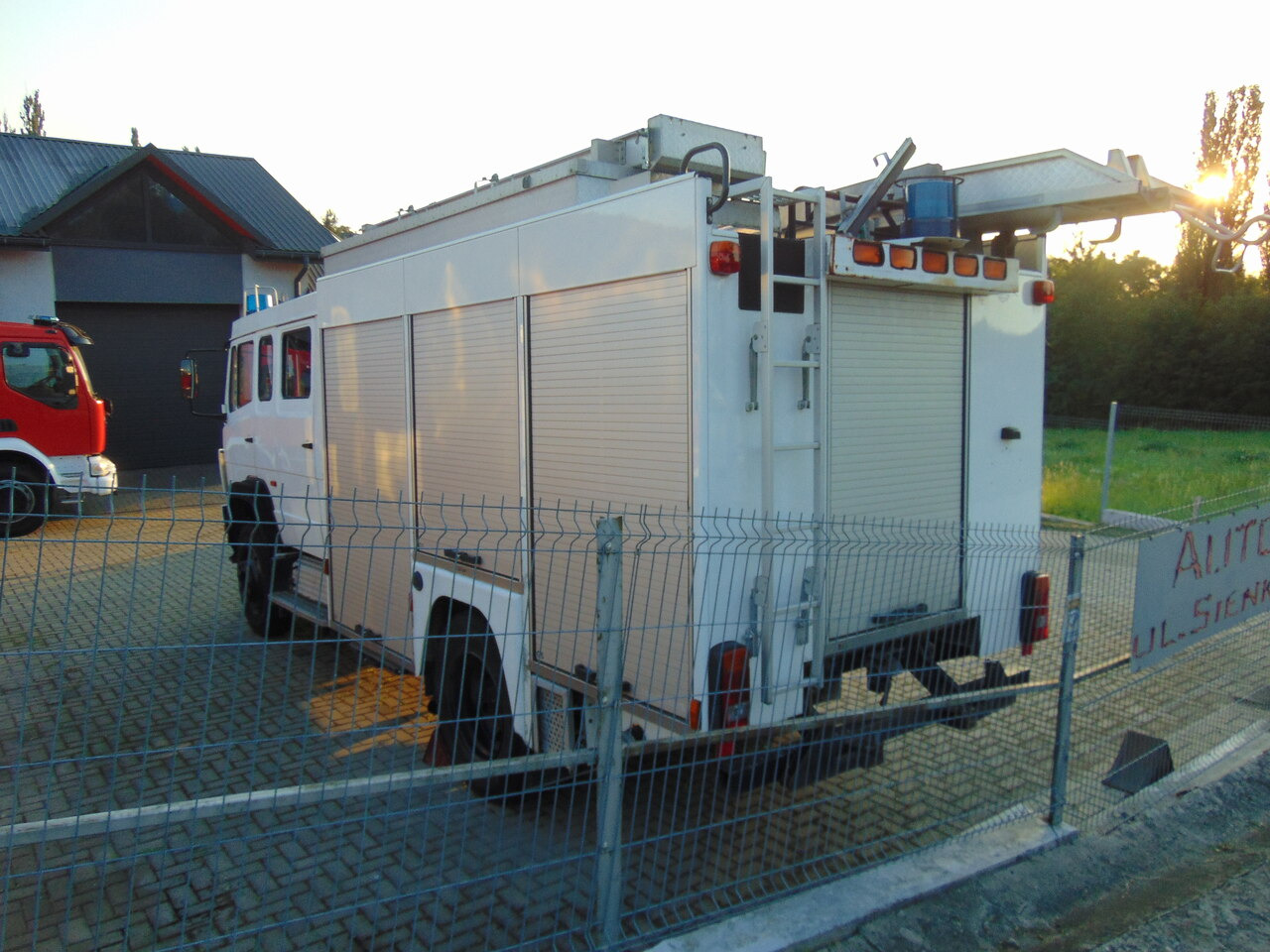 MERCEDES-BENZ 1124AF 4x4 MAGIRUS - Kommunal-/ Sonderfahrzeug: das Bild 3 MERCEDES-BENZ 1124AF 4x4 MAGIRUS - Kommunal-/ Sonderfahrzeug: das Bild 3