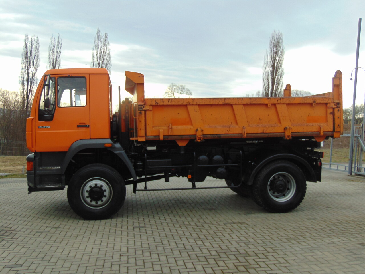 MAN 18-224 4x4 KIPER - Kipper: das Bild 5 MAN 18-224 4x4 KIPER - Kipper: das Bild 5