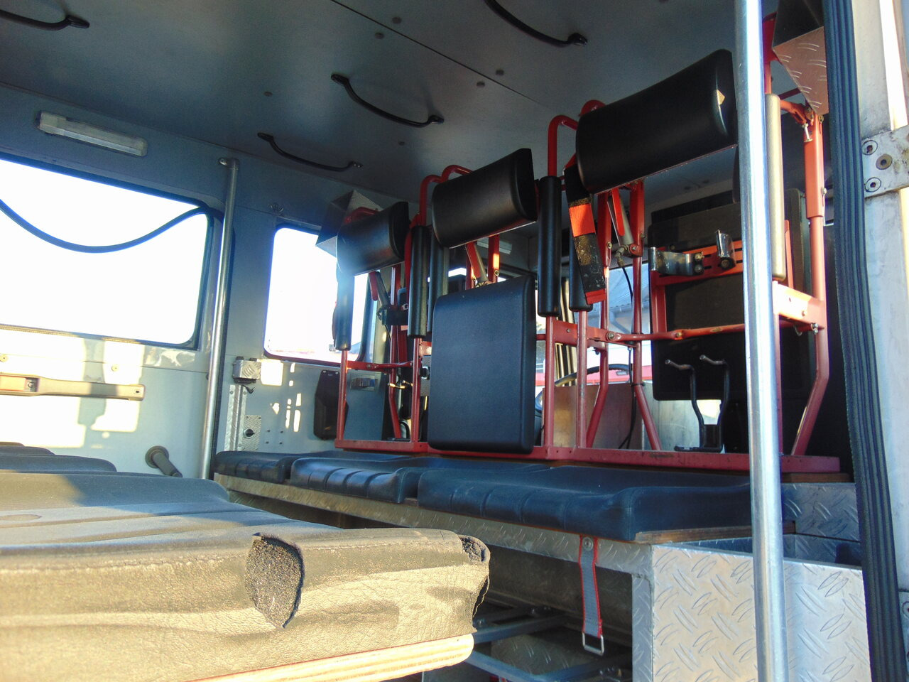 Feuerwehrfahrzeug MERCEDES-BENZ 1124AF 4x4 MAGIRUS: das Bild 13 Feuerwehrfahrzeug MERCEDES-BENZ 1124AF 4x4 MAGIRUS: das Bild 13