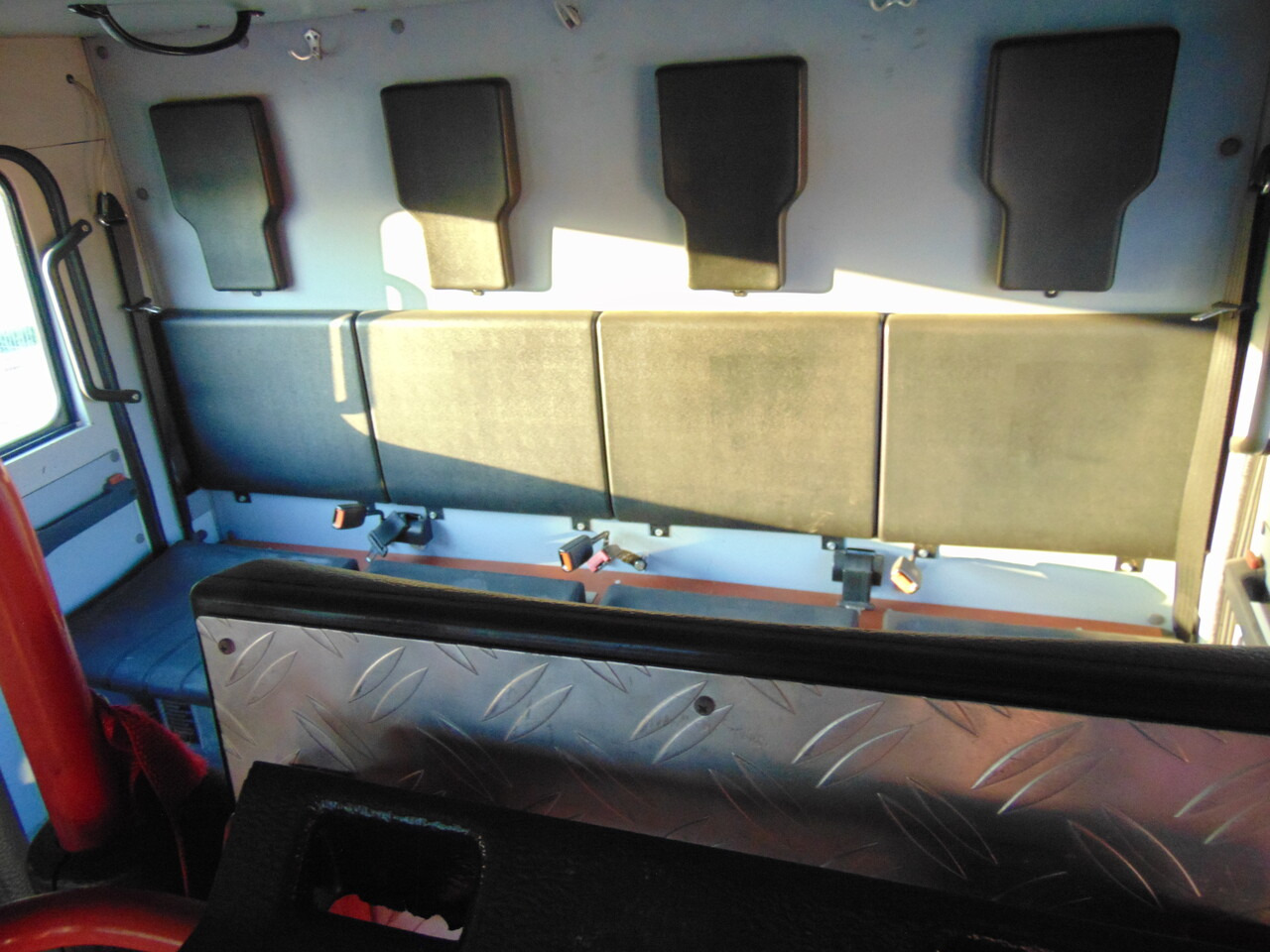 Feuerwehrfahrzeug MERCEDES-BENZ 1124AF 4x4 MAGIRUS: das Bild 14 Feuerwehrfahrzeug MERCEDES-BENZ 1124AF 4x4 MAGIRUS: das Bild 14