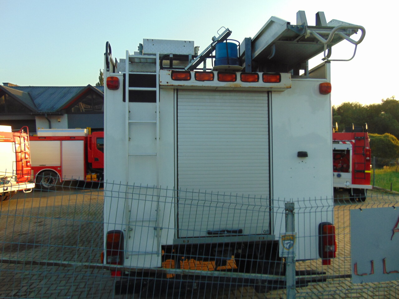 Feuerwehrfahrzeug MERCEDES-BENZ 1124AF 4x4 MAGIRUS: das Bild 6 Feuerwehrfahrzeug MERCEDES-BENZ 1124AF 4x4 MAGIRUS: das Bild 6