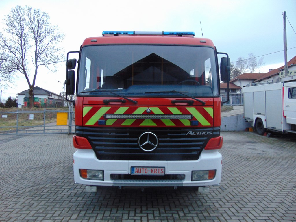 Feuerwehrfahrzeug MERCEDES-BENZ Actros 2031 V8 GICAR: das Bild 24