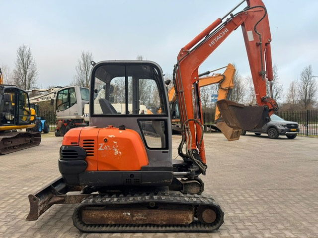 Hitachi ZX30 - Minibagger: das Bild 5 Hitachi ZX30 - Minibagger: das Bild 5