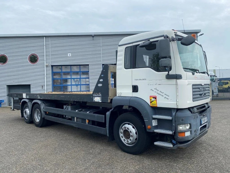 MAN TGA26.320 / SLIDING PLATEAU / WINCH / LIFT AXLE / MACHINE CARRIER / MANUAL / EURO-4 / 2007 - Pritsche LKW: das Bild 4 MAN TGA26.320 / SLIDING PLATEAU / WINCH / LIFT AXLE / MACHINE CARRIER / MANUAL / EURO-4 / 2007 - Pritsche LKW: das Bild 4