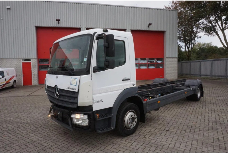 Mercedes-Benz ATEGO 1221 / ENGINE RUNNING / ONLY:253095 KM / AUTOMATIC / EURO-6 / 2017 - Fahrgestell LKW: das Bild 1 Mercedes-Benz ATEGO 1221 / ENGINE RUNNING / ONLY:253095 KM / AUTOMATIC / EURO-6 / 2017 - Fahrgestell LKW: das Bild 1
