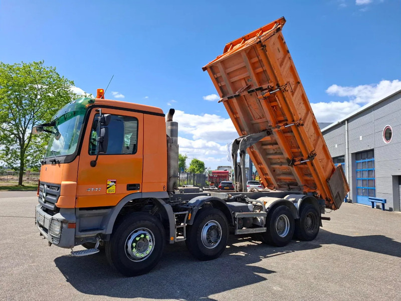 Mercedes-Benz Actros 4141 / 3SIDE MEILLER TIPPER / FULL-STEEL / DRUM BRAKES / ONLY:535937 KM / 2XSTEERING AXLE / AIRCO / AUTOMATIC / EURO-3 / - Kipper: das Bild 1 Mercedes-Benz Actros 4141 / 3SIDE MEILLER TIPPER / FULL-STEEL / DRUM BRAKES / ONLY:535937 KM / 2XSTEERING AXLE / AIRCO / AUTOMATIC / EURO-3 / - Kipper: das Bild 1