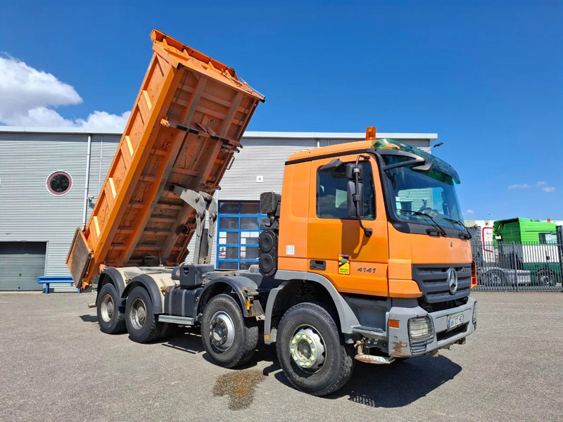 Mercedes-Benz Actros 4141 / 3SIDE MEILLER TIPPER / FULL-STEEL / DRUM BRAKES / ONLY:535937 KM / 2XSTEERING AXLE / AIRCO / AUTOMATIC / EURO-3 / - Kipper: das Bild 5 Mercedes-Benz Actros 4141 / 3SIDE MEILLER TIPPER / FULL-STEEL / DRUM BRAKES / ONLY:535937 KM / 2XSTEERING AXLE / AIRCO / AUTOMATIC / EURO-3 / - Kipper: das Bild 5