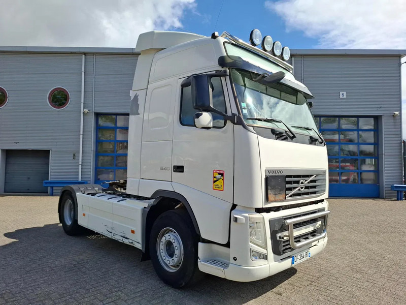 Volvo FH13-540 / HYDRAULICS / VEB+ / TUV:01-04-2026 / FRIDGE / AIRCO / SIDESKIRTS / AUTOMATIC / EURO-5 / 2012 - Sattelzugmaschine: das Bild 2 Volvo FH13-540 / HYDRAULICS / VEB+ / TUV:01-04-2026 / FRIDGE / AIRCO / SIDESKIRTS / AUTOMATIC / EURO-5 / 2012 - Sattelzugmaschine: das Bild 2