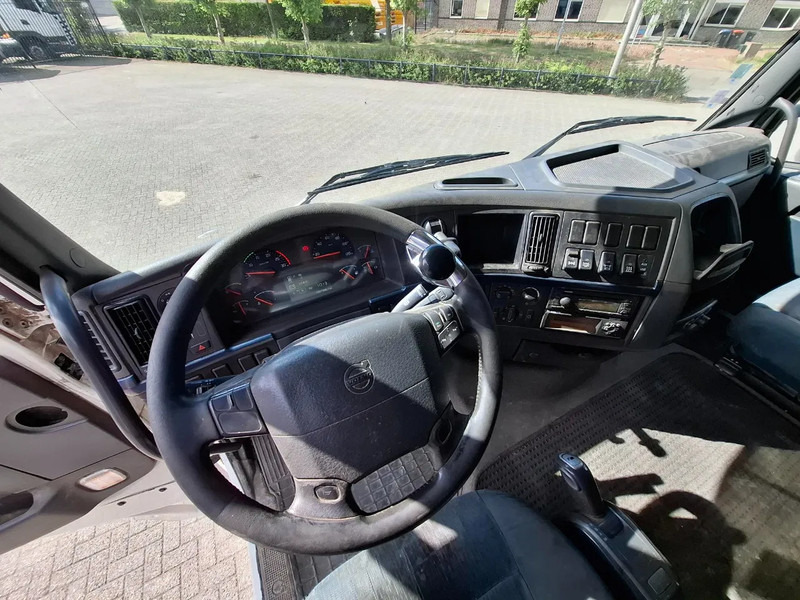 Sattelzugmaschine Volvo FH13-540 / HYDRAULICS / VEB+ / TUV:01-04-2026 / FRIDGE / AIRCO / SIDESKIRTS / AUTOMATIC / EURO-5 / 2012: das Bild 12