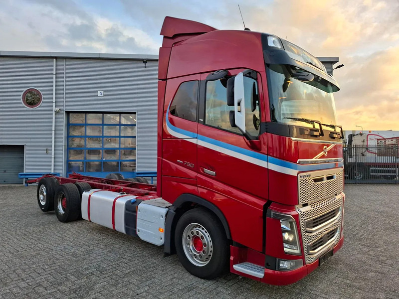 Volvo FH16-750 / BIG AXLE / VEB+ / ONLY:679711 KM / DYNAMIC STEERING / NAVI / LWDS / FULL-AIR / AUTOMATIC / EURO-6 / 2018 - Fahrgestell LKW: das Bild 2 Volvo FH16-750 / BIG AXLE / VEB+ / ONLY:679711 KM / DYNAMIC STEERING / NAVI / LWDS / FULL-AIR / AUTOMATIC / EURO-6 / 2018 - Fahrgestell LKW: das Bild 2
