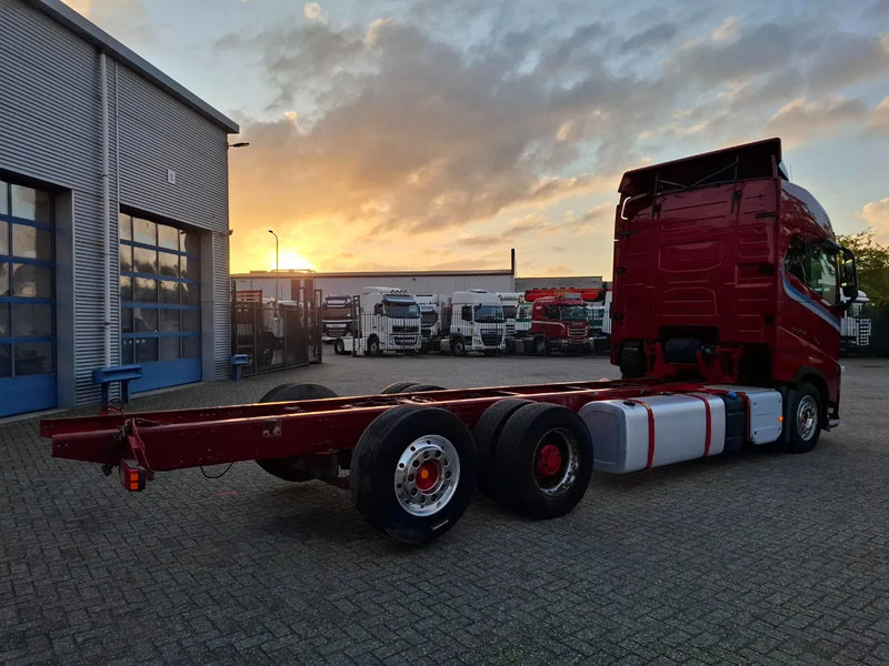 Volvo FH16-750 / BIG AXLE / VEB+ / ONLY:679711 KM / DYNAMIC STEERING / NAVI / LWDS / FULL-AIR / AUTOMATIC / EURO-6 / 2018 - Fahrgestell LKW: das Bild 5 Volvo FH16-750 / BIG AXLE / VEB+ / ONLY:679711 KM / DYNAMIC STEERING / NAVI / LWDS / FULL-AIR / AUTOMATIC / EURO-6 / 2018 - Fahrgestell LKW: das Bild 5