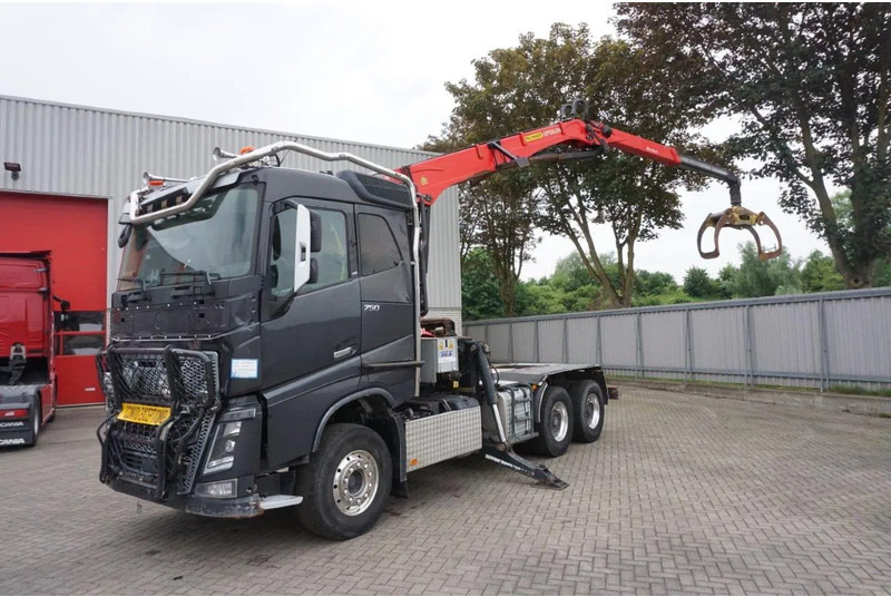 Volvo FH16-750 / ENGINE RUNNING / 6x4 / RETARDER / BIG AXLE / VEB+ / PALFINGER FD250 / EURO-6 / 2016 - Holztransporter, Autokran: das Bild 1 Volvo FH16-750 / ENGINE RUNNING / 6x4 / RETARDER / BIG AXLE / VEB+ / PALFINGER FD250 / EURO-6 / 2016 - Holztransporter, Autokran: das Bild 1