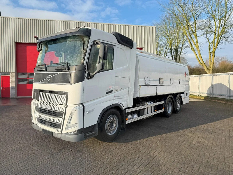Volvo FH5-500 6X2 / ENGINE RUNNING / LIFT+LENKACHSE / FULL AIR / ADR / EUROTANK / 9-TON FRONT AXLE / EURO-6 / 2022 - Tankwagen: das Bild 1 Volvo FH5-500 6X2 / ENGINE RUNNING / LIFT+LENKACHSE / FULL AIR / ADR / EUROTANK / 9-TON FRONT AXLE / EURO-6 / 2022 - Tankwagen: das Bild 1