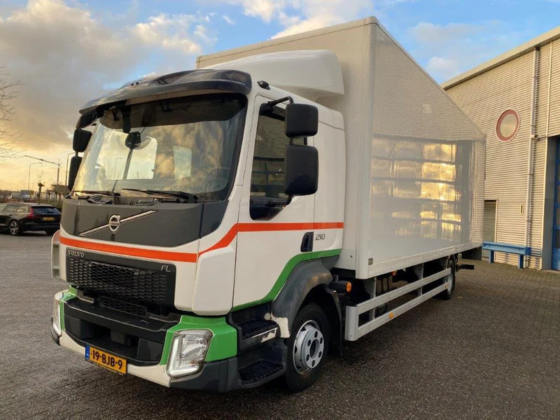 Volvo FL5-210 / NL TRUCK / ONLY:495823 KM / PLATFORM 1500 KG / AUTOMATIC / EURO-6 / 2017 - Koffer LKW: das Bild 1 Volvo FL5-210 / NL TRUCK / ONLY:495823 KM / PLATFORM 1500 KG / AUTOMATIC / EURO-6 / 2017 - Koffer LKW: das Bild 1