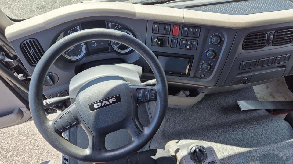 DAF LF 290 FA Sleeper Cab EURO 6 - valník s plachtou - Plane LKW: das Bild 5 DAF LF 290 FA Sleeper Cab EURO 6 - valník s plachtou - Plane LKW: das Bild 5