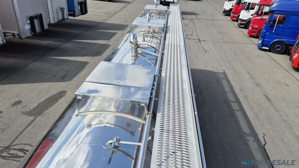 OSTATNÍ SEKA SPSTT/11C/38A1 - Potravinářská cisterna výpustná 31 m3 - 3 komory - Tankauflieger: das Bild 4 OSTATNÍ SEKA SPSTT/11C/38A1 - Potravinářská cisterna výpustná 31 m3 - 3 komory - Tankauflieger: das Bild 4