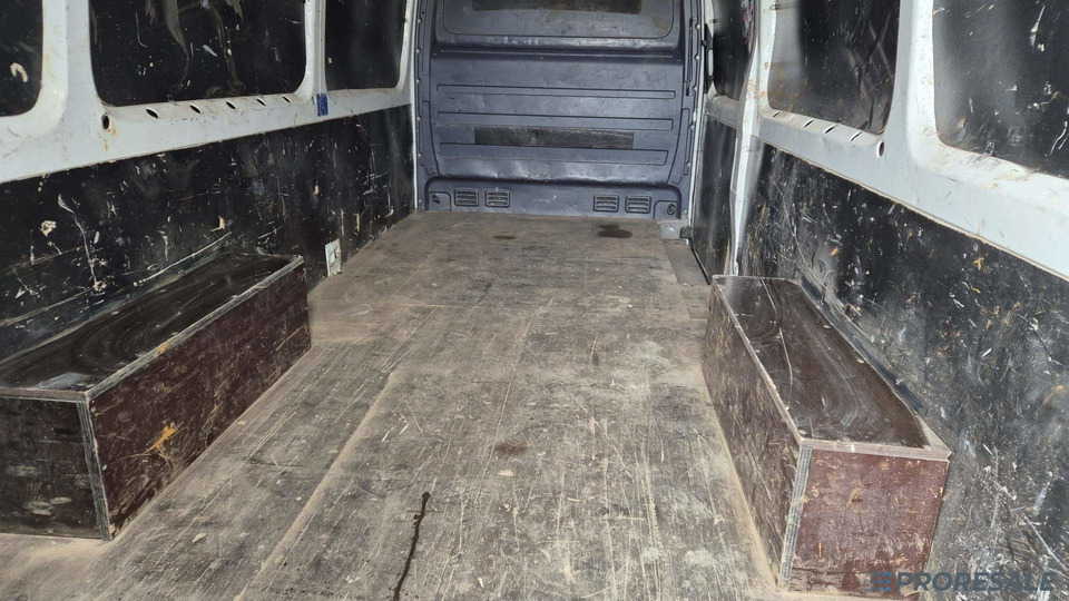 VOLKSWAGEN CRAFTER 2,0 TDi 100 kW skříňový - Koffer Transporter: das Bild 4 VOLKSWAGEN CRAFTER 2,0 TDi 100 kW skříňový - Koffer Transporter: das Bild 4