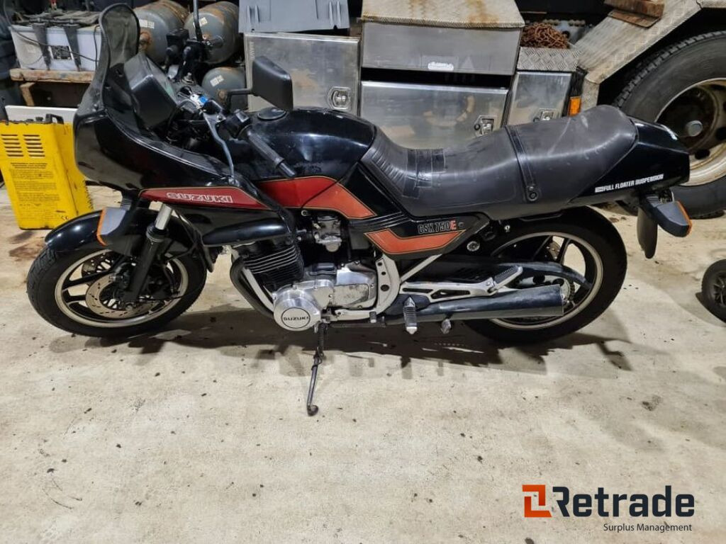 85 SUZUKI GSX 75O ES - Motorrad: das Bild 1 85 SUZUKI GSX 75O ES - Motorrad: das Bild 1