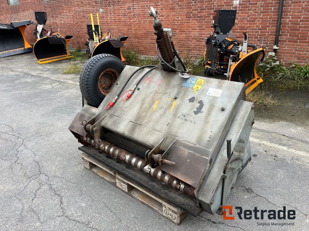Fjærås 600/1350 liftophængt selvlæssende salt/grusudlægger. - Baugeräte: das Bild 2 Fjærås 600/1350 liftophængt selvlæssende salt/grusudlægger. - Baugeräte: das Bild 2