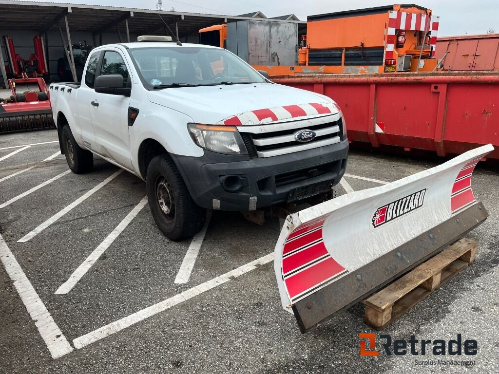 Ford Ranger 2.2 Tdci Rab Cab 4x4 Manuel med sneplov - PKW: das Bild 4 Ford Ranger 2.2 Tdci Rab Cab 4x4 Manuel med sneplov - PKW: das Bild 4