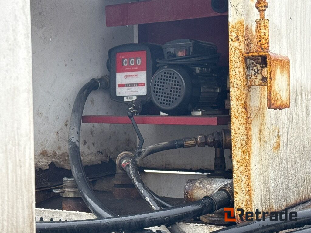 Forskelligt udstyr ROUG 2700ltr. Tank m. Pumpe (A0020029) - Lagertank: das Bild 5 Forskelligt udstyr ROUG 2700ltr. Tank m. Pumpe (A0020029) - Lagertank: das Bild 5