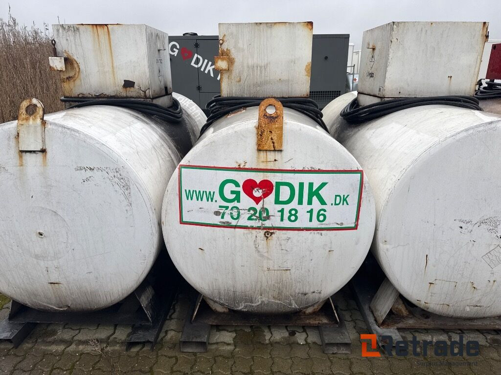 Forskelligt udstyr ROUG 2700ltr. Tank m. Pumpe (A0020029) - Lagertank: das Bild 4 Forskelligt udstyr ROUG 2700ltr. Tank m. Pumpe (A0020029) - Lagertank: das Bild 4