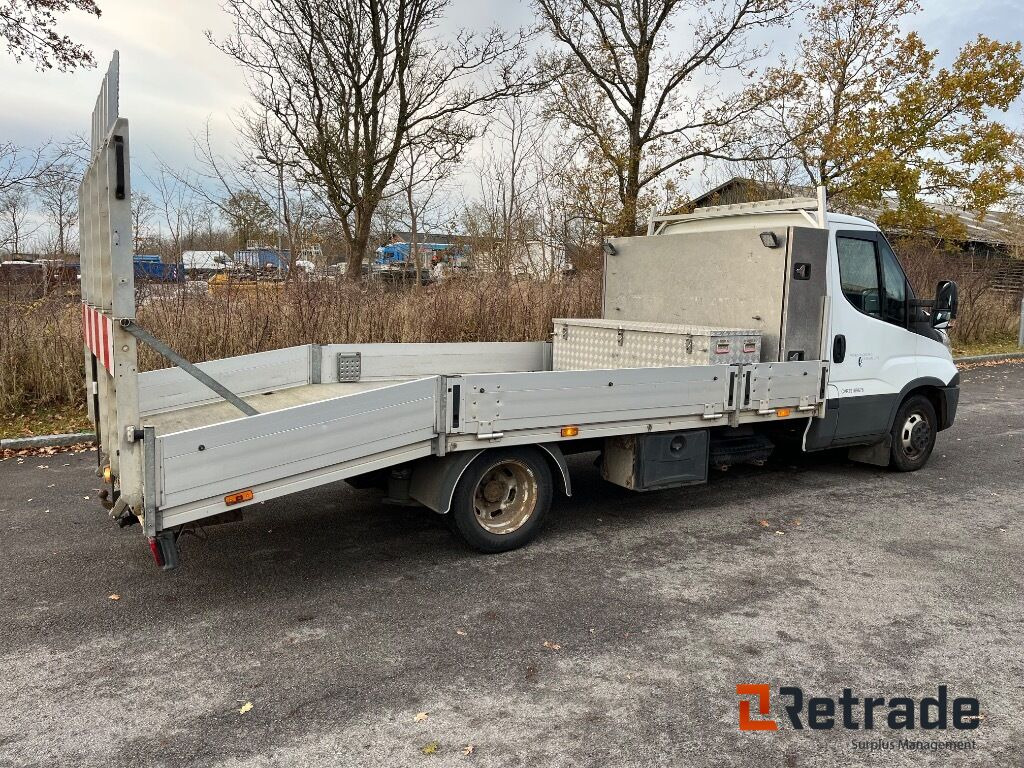 IVECO 35-180 3,0D med Alu-knæklad og læsserampe. - PKW: das Bild 3 IVECO 35-180 3,0D med Alu-knæklad og læsserampe. - PKW: das Bild 3