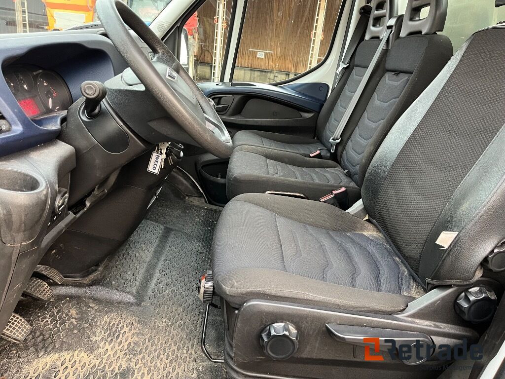 IVECO 35-180 3,0D med Alu-knæklad og læsserampe. - PKW: das Bild 5 IVECO 35-180 3,0D med Alu-knæklad og læsserampe. - PKW: das Bild 5