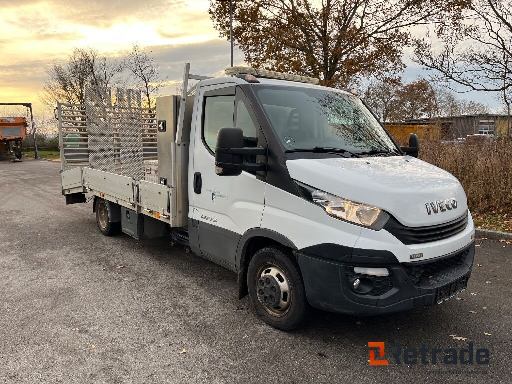 IVECO 35-180 3,0D med Alu-knæklad og læsserampe. - PKW: das Bild 2 IVECO 35-180 3,0D med Alu-knæklad og læsserampe. - PKW: das Bild 2