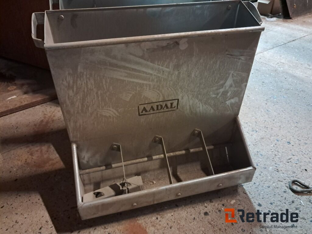 Foderautomater 3 stk Aadal - Landmaschine: das Bild 2 Foderautomater 3 stk Aadal - Landmaschine: das Bild 2