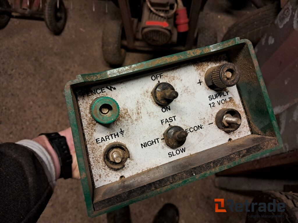 Hegnsapparat fra Electric Shepherd + 1000 m hegn ESB 200 - Landmaschine: das Bild 4 Hegnsapparat fra Electric Shepherd + 1000 m hegn ESB 200 - Landmaschine: das Bild 4