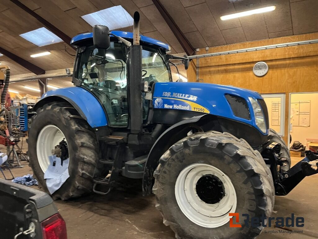 Traktor NEW HOLLAND T7050 - Landmaschine: das Bild 4 Traktor NEW HOLLAND T7050 - Landmaschine: das Bild 4