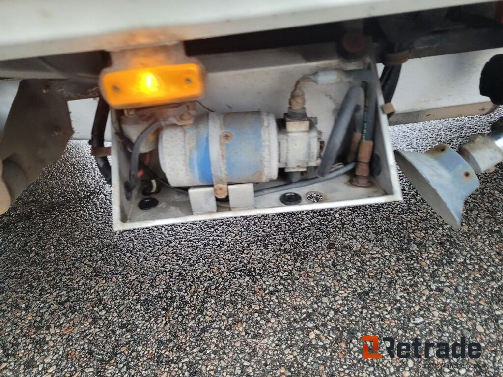 PKW Lätt lastbil med flak och kran , Ford Transit 350  2.2 TDCi: das Bild 32