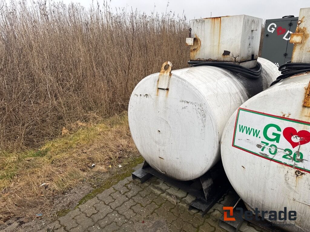 ROUG 2700ltr. Tank m. Pumpe - Lagertank: das Bild 4 ROUG 2700ltr. Tank m. Pumpe - Lagertank: das Bild 4