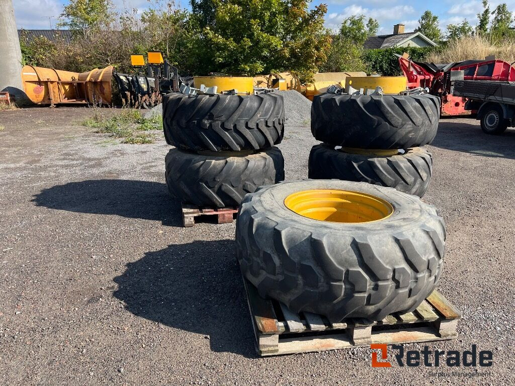 Tvillingmontering dæk og fælge med beslag til Hydrema rendegraver. - Baugeräte: das Bild 2 Tvillingmontering dæk og fælge med beslag til Hydrema rendegraver. - Baugeräte: das Bild 2