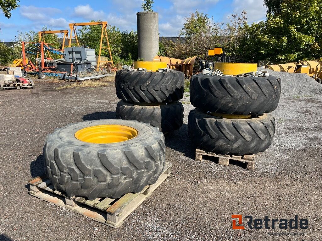 Tvillingmontering dæk og fælge med beslag til Hydrema rendegraver. - Baugeräte: das Bild 1 Tvillingmontering dæk og fælge med beslag til Hydrema rendegraver. - Baugeräte: das Bild 1