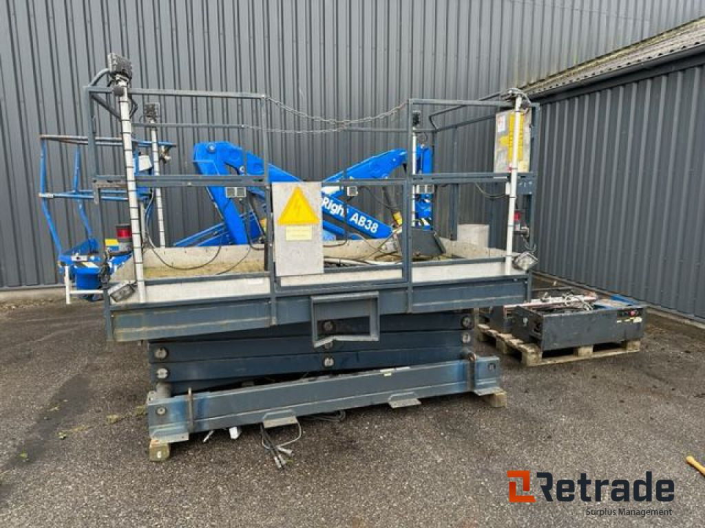 Upright Sax Platform 10 meter / Scissor platform 10 meters - Scherenbühne: das Bild 1 Upright Sax Platform 10 meter / Scissor platform 10 meters - Scherenbühne: das Bild 1
