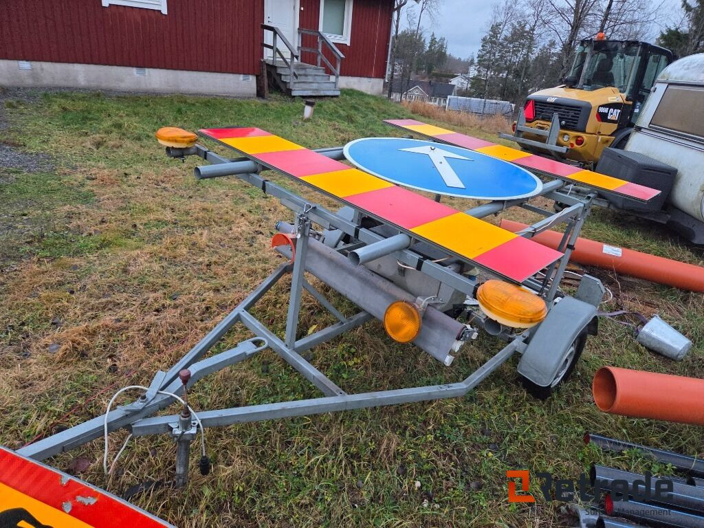 Vägskyddsutrustning Avstängningsvagn Med Varningsljus - Baugeräte: das Bild 4 Vägskyddsutrustning Avstängningsvagn Med Varningsljus - Baugeräte: das Bild 4