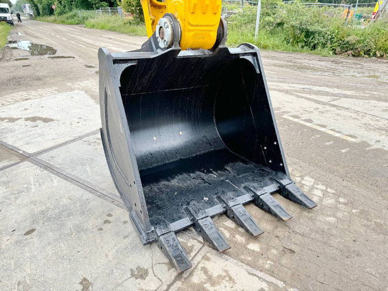 Kettenbagger neu kaufen JCB 215LC - New / Unused / Hammer Lines: das Bild 12