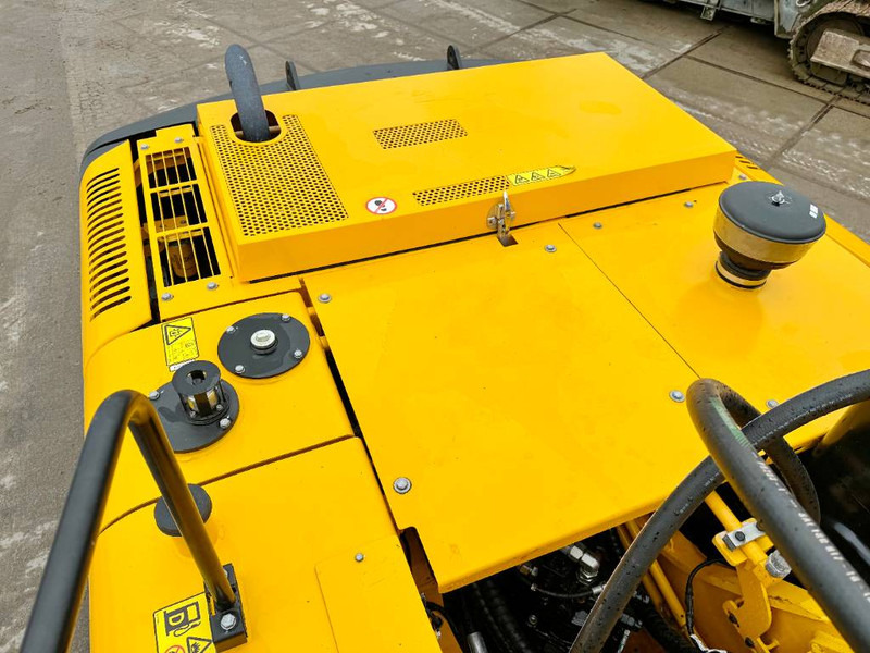 Kettenbagger neu kaufen JCB 215LC - New / Unused / Hammer Lines: das Bild 17