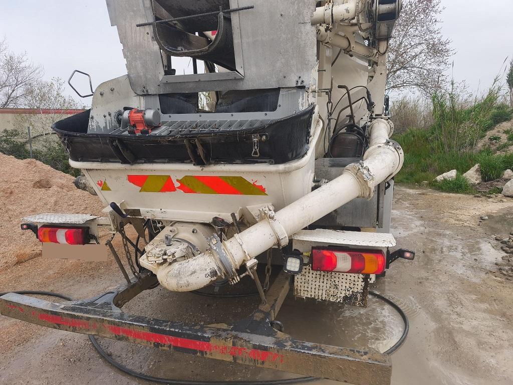 Mercedes Actros 3243 - Fahrmischerbetonpumpe: das Bild 5 Mercedes Actros 3243 - Fahrmischerbetonpumpe: das Bild 5