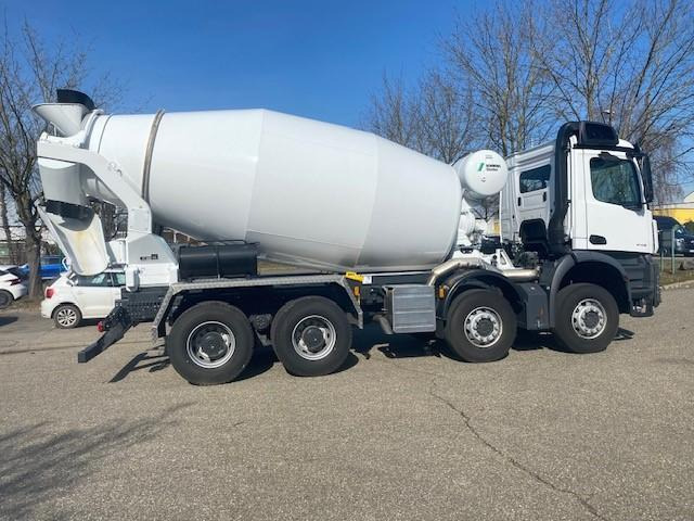 Mercedes Arocs 4145 - Fahrmischer: das Bild 4 Mercedes Arocs 4145 - Fahrmischer: das Bild 4