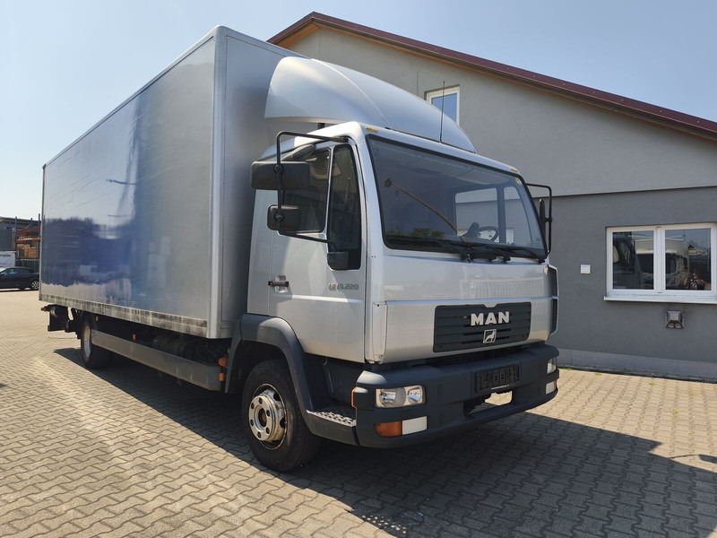 MAN LE 10.220 - Koffer LKW: das Bild 2 MAN LE 10.220 - Koffer LKW: das Bild 2