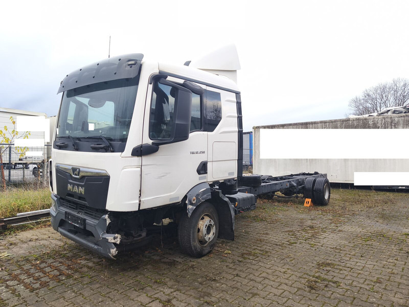 MAN TGL 12.250 Euro6 4x2 AHK - Fahrgestell LKW: das Bild 1 MAN TGL 12.250 Euro6 4x2 AHK - Fahrgestell LKW: das Bild 1