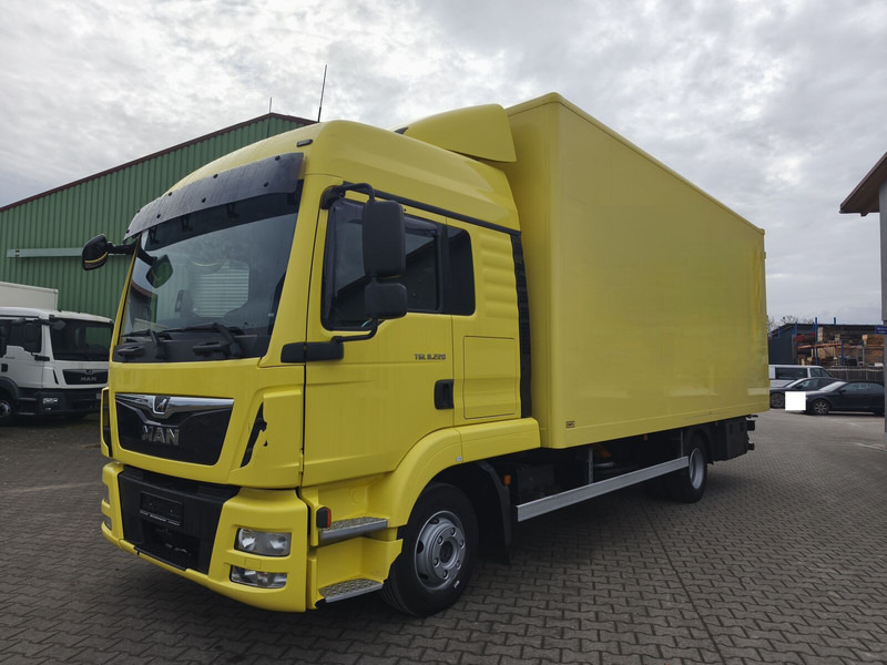 MAN TGL 8.220 4x2 Euro 6 Möbelkoffer Treppe AHK (35) - Koffer LKW: das Bild 1 MAN TGL 8.220 4x2 Euro 6 Möbelkoffer Treppe AHK (35) - Koffer LKW: das Bild 1